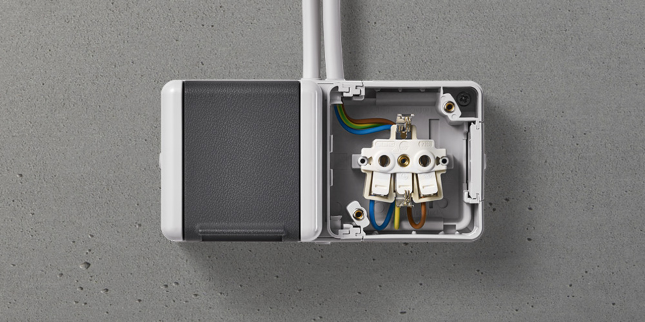 Doppelsteckdose mit Trennsteg bei Elektrotechnik Schalk in Neustadt - Sittling